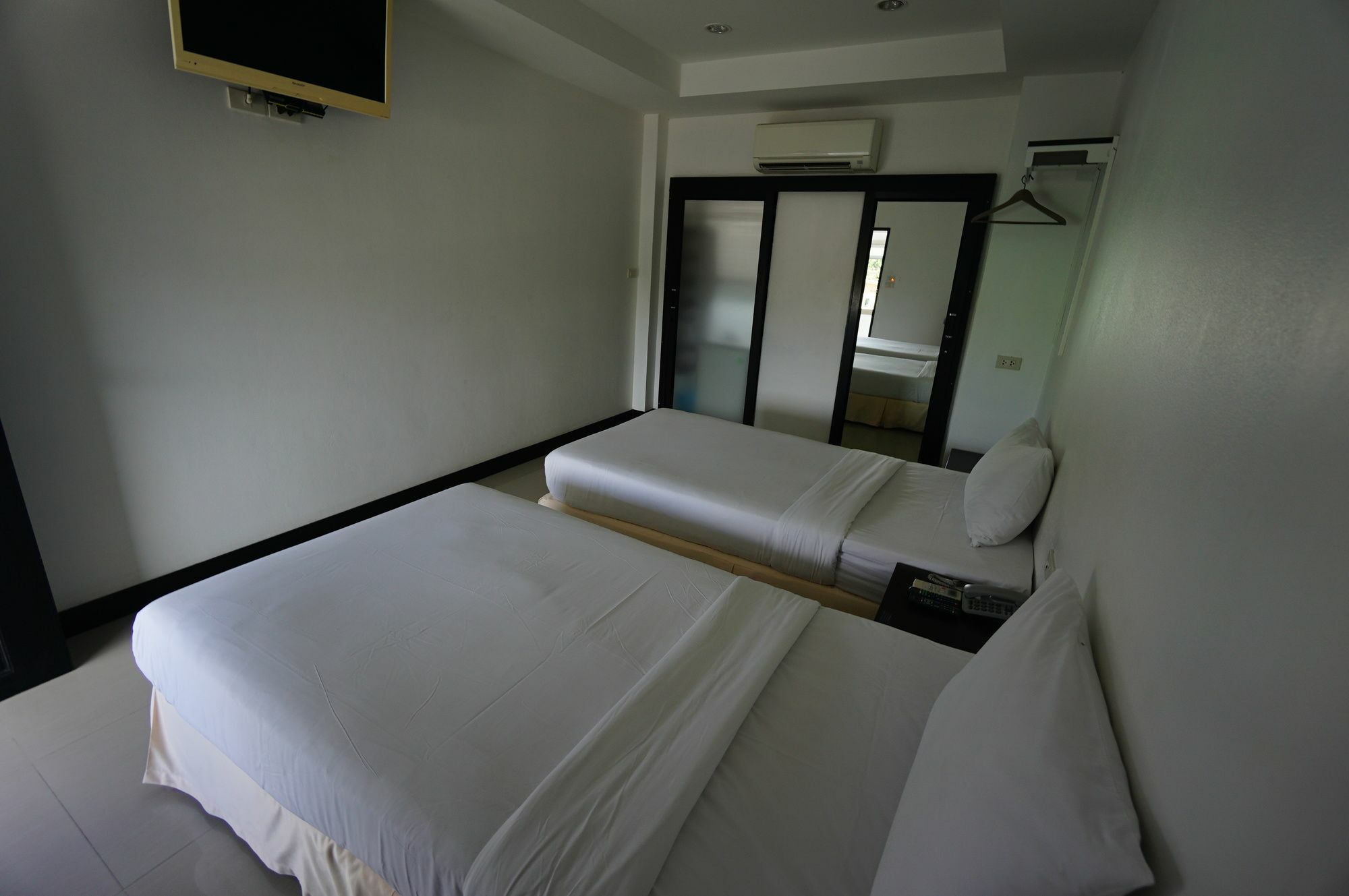 The Auto Place Hotel 2*